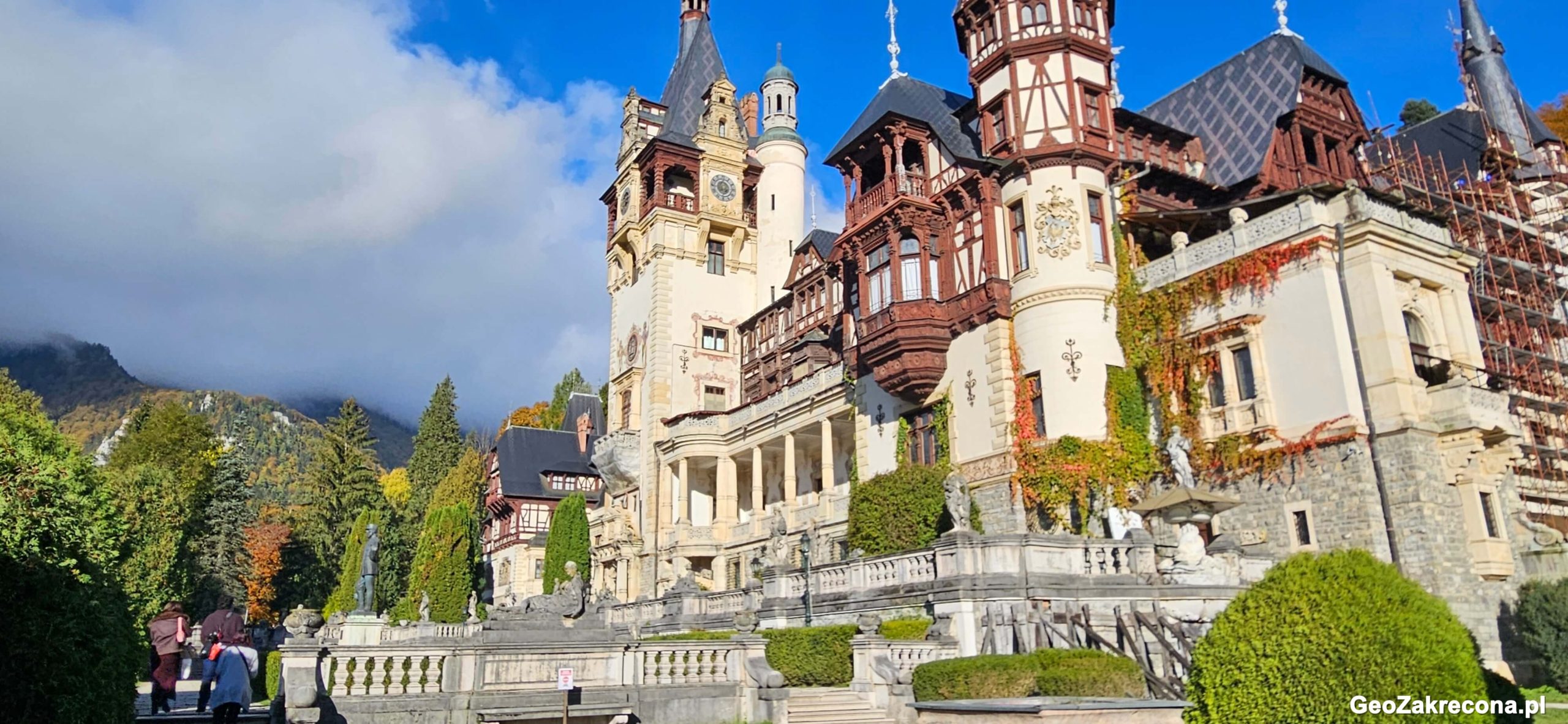 Zamek Draculi, Zamek Peles i Braszów