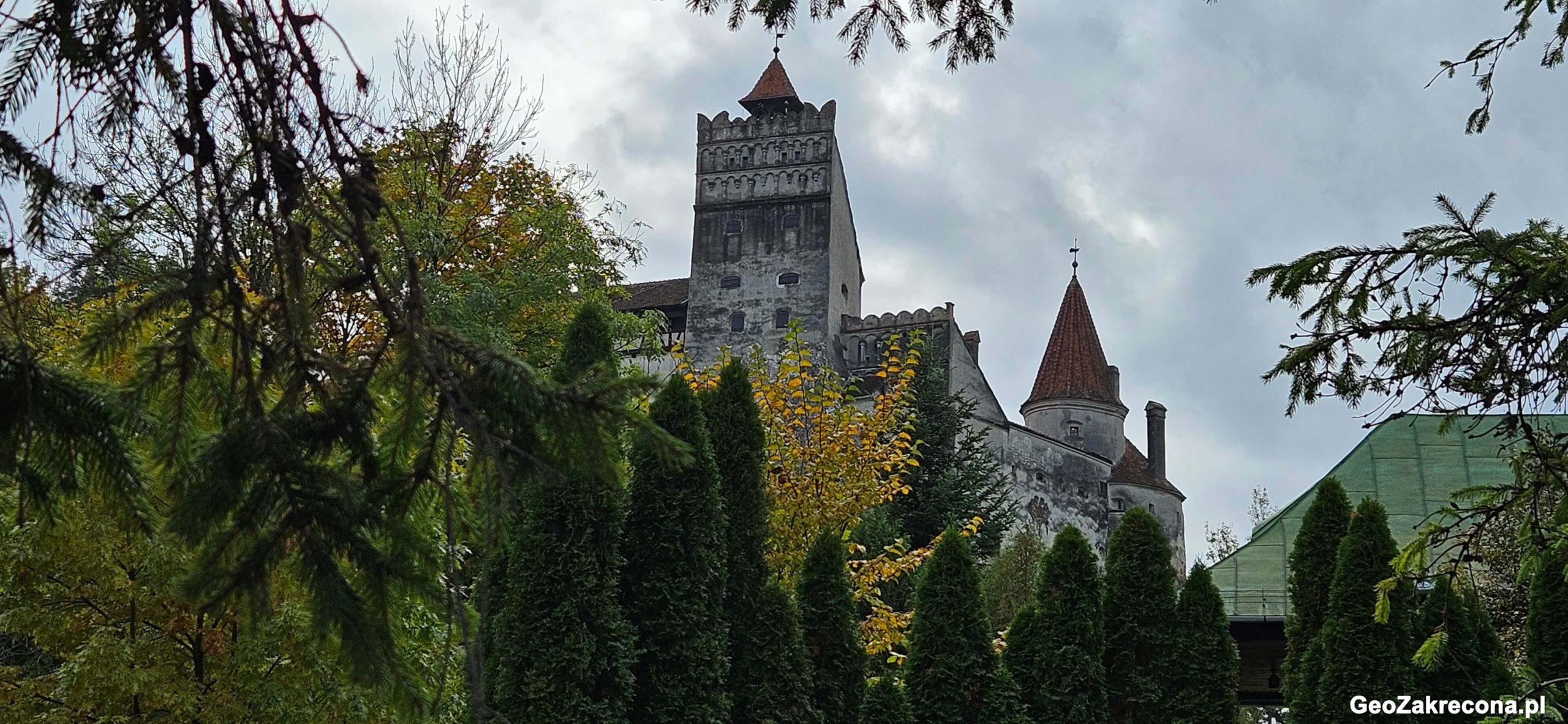 Zamek Draculi, Zamek Peles i Braszów